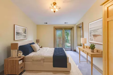 Bedroom - 907-909 W Webster Ave, Chicago, IL 60614 photo 4 of 7