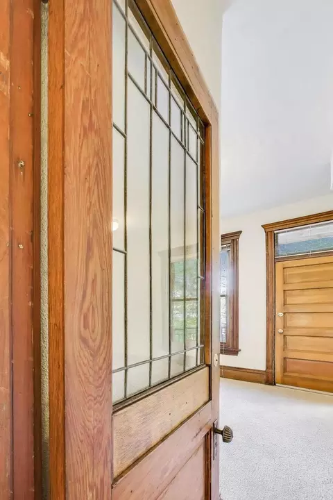 Entry Way - 907-909 W Webster Ave, Chicago, IL 60614 photo 3 of 3