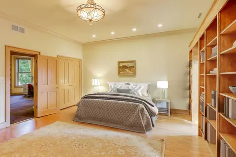 Bedroom - 907-909 W Webster Ave, Chicago, IL 60614 photo 2 of 7