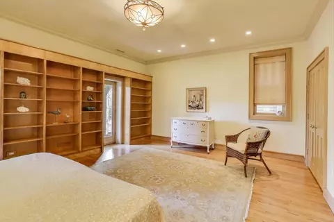 Bedroom - 907-909 W Webster Ave, Chicago, IL 60614 photo 3 of 7