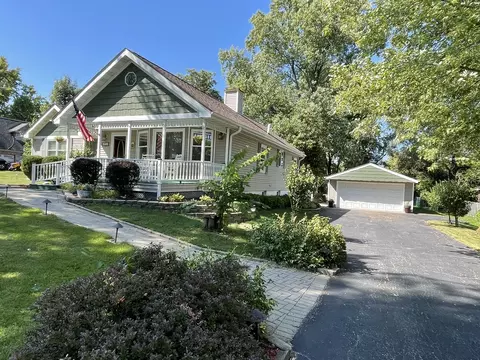 8506 S 85th Ct, Hickory Hills, IL 60457