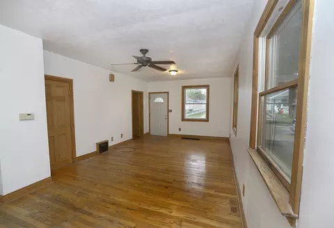 Living - 614 2nd Ave, Ottawa, IL 61350 photo 1 of 2