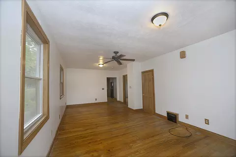 Living - 614 2nd Ave, Ottawa, IL 61350 photo 2 of 2