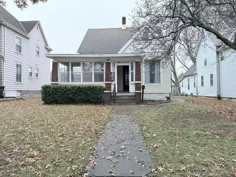 613 N Center St, Clinton, IL 61727