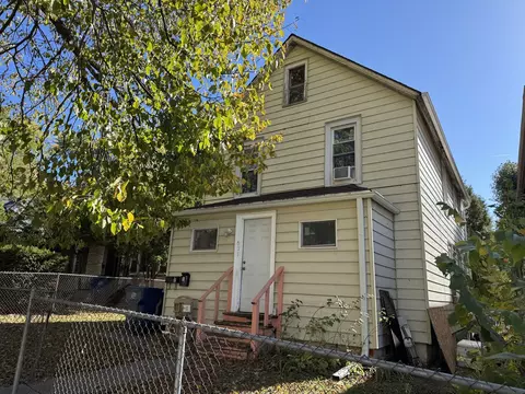 631 8th St, Waukegan, IL 60085