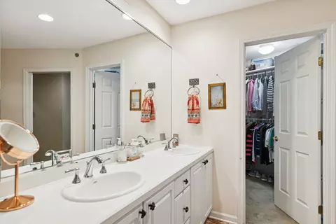 Undisclosed, Evanston, IL 60201 photo 17
