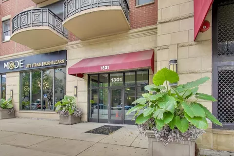 1301 W Madison St #315, Chicago, IL 60607
