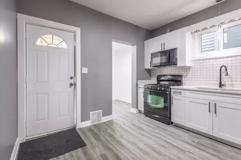 Entry Way - 6830 S Honore St, Chicago, IL 60636 photo 3 of 3