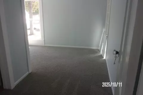 Entry Way - 466 E Cherry St, Watseka, IL 60970 photo 6 of 7