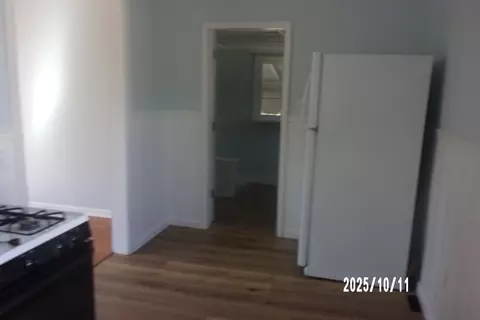 Entry Way - 466 E Cherry St, Watseka, IL 60970 photo 3 of 7