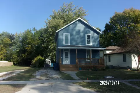 Other - 466 E Cherry St, Watseka, IL 60970 photo 2 of 6
