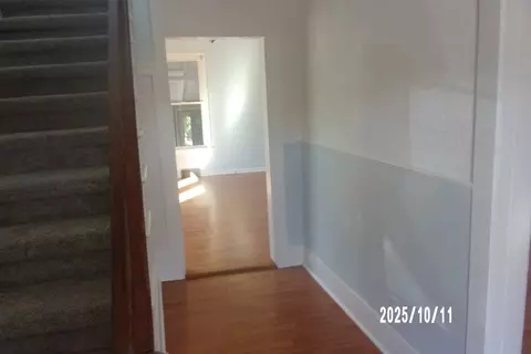 Entry Way - 466 E Cherry St, Watseka, IL 60970 photo 2 of 7