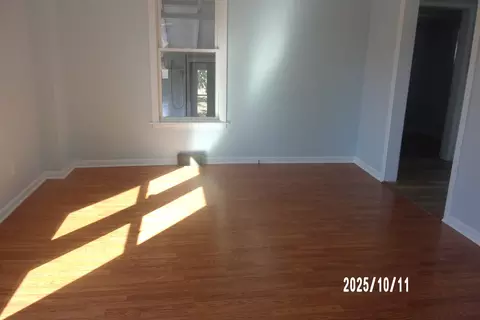 Living - 466 E Cherry St, Watseka, IL 60970 photo 2 of 4