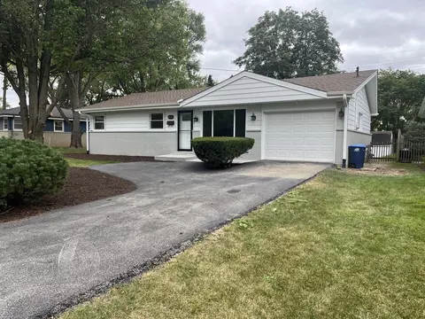 403 Burlington Ave, Clarendon Hills, IL 60514