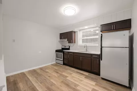 Kitchen - 1924 S 16th Ave, Broadview, IL 60155 photo 4 of 6