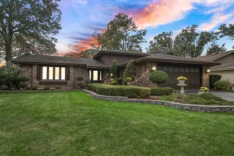292 Juniper Dr, Wood Dale, IL 60191