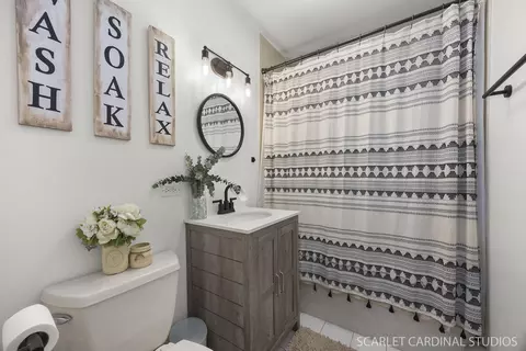 Bath - 1123 Grant St, Wheaton, IL 60189 photo 2 of 2