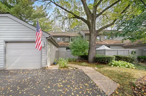 429 Valley View Rd, Lake Barrington, IL 60010