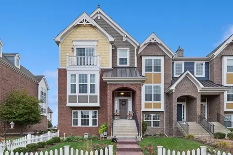 4199 Royal Mews Cir, Naperville, IL 60564