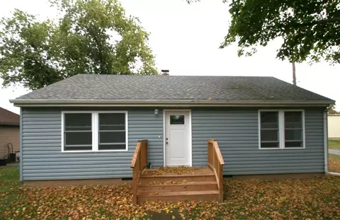 103 S Monroe St, Mackinaw, IL 61755