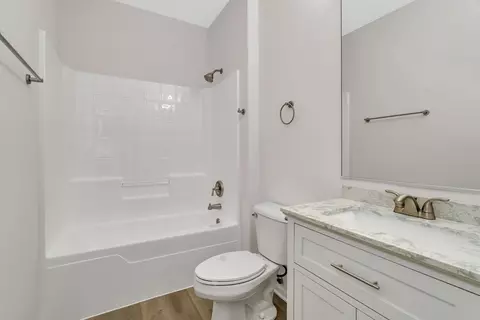Bath - 19937 Burnside Ct, Olympia Fields, IL 60461 photo 2 of 2