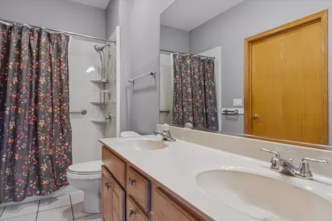 Bath - 20928 W Spruce Ln, Plainfield, IL 60544 photo 1 of 2