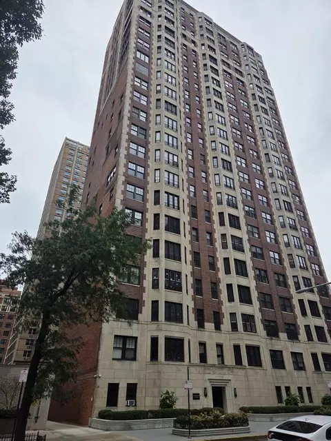 421 W Melrose St #5D, Chicago, IL 60657