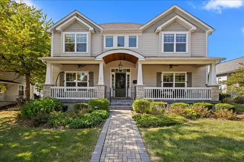 225 N Mill St, Naperville, IL 60540