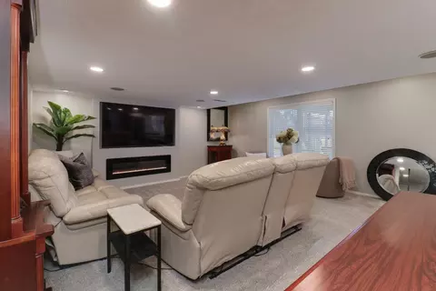 Living - 3 Pebblebrook Ct, Bloomington, IL 61705 photo 5 of 7