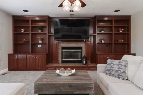Living - 3 Pebblebrook Ct, Bloomington, IL 61705 photo 3 of 7