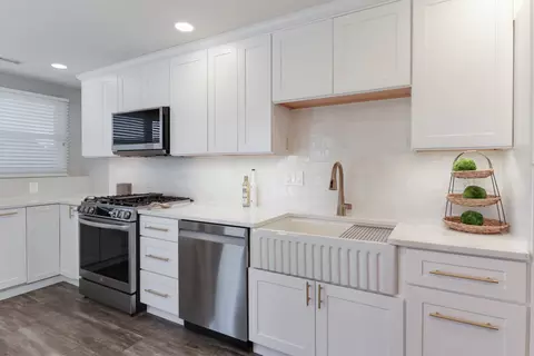 Kitchen - 3 Pebblebrook Ct, Bloomington, IL 61705 photo 11 of 13