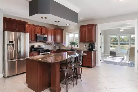 Kitchen - 3 Pebblebrook Ct, Bloomington, IL 61705 photo 6 of 13