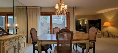 Dining - 2088 Creekside Dr #-, Wheaton, IL 60189 photo 1 of 4