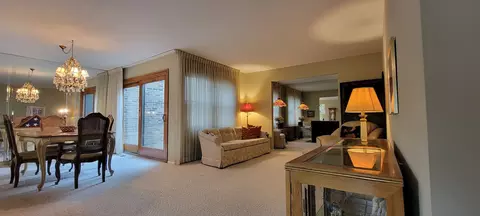 Dining - 2088 Creekside Dr #-, Wheaton, IL 60189 photo 4 of 4