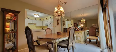 Dining - 2088 Creekside Dr #-, Wheaton, IL 60189 photo 3 of 4