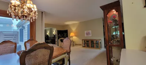 Dining - 2088 Creekside Dr #-, Wheaton, IL 60189 photo 2 of 4