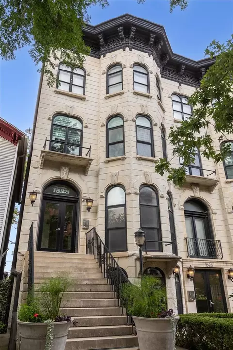 1528 W Monroe St #200, Chicago, IL 60607