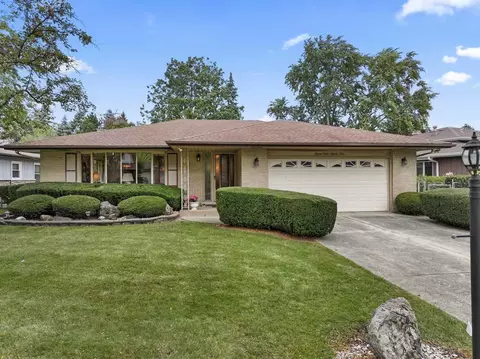 1512 N Oneida Ln, Mount Prospect, IL 60056