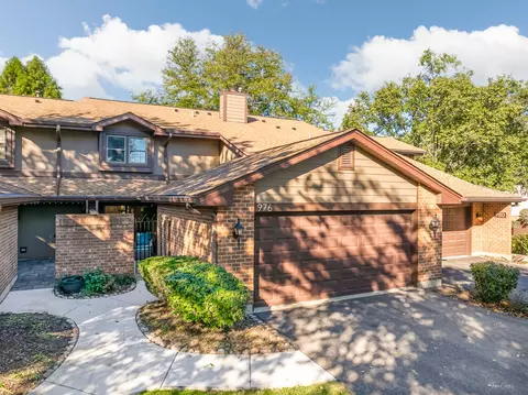 976 Indian Boundary Dr, Westmont, IL 60559