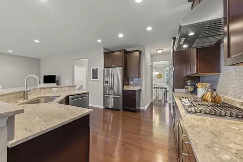3689 Thornhill Dr, Elgin, IL 60124 photo 8