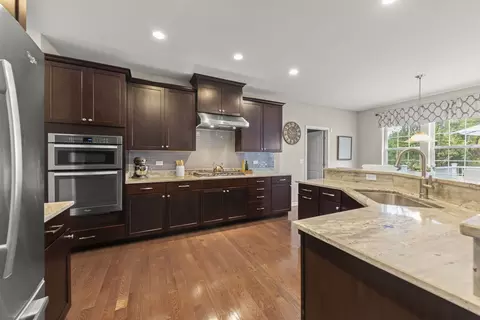 3689 Thornhill Dr, Elgin, IL 60124 photo 9