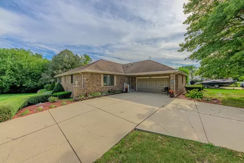 1801 Stonebridge Dr, New Lenox, IL 60451