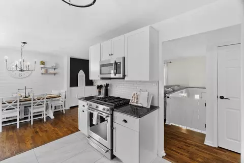 Kitchen - 1345 Jefferson Rd, Hoffman Estates, IL 60169 photo 4 of 4