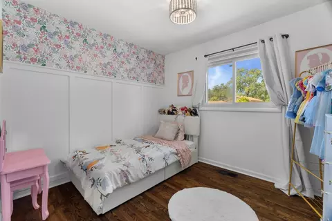 Bedroom - 1345 Jefferson Rd, Hoffman Estates, IL 60169 photo 3 of 4