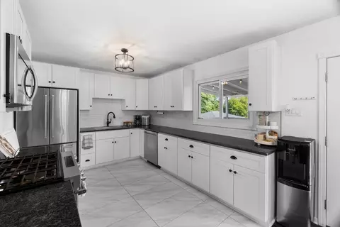 Kitchen - 1345 Jefferson Rd, Hoffman Estates, IL 60169 photo 2 of 4