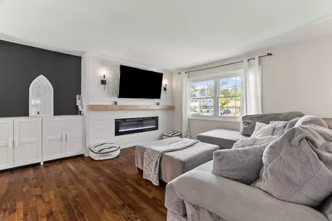 Living - 1345 Jefferson Rd, Hoffman Estates, IL 60169 photo 1 of 1