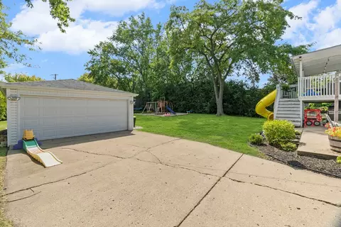 Exterior - 1345 Jefferson Rd, Hoffman Estates, IL 60169 photo 5 of 9
