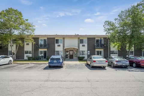 8808 N Leslie Ln #2F, Des Plaines, IL 60016