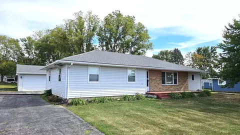 2946 Locust St, Seward, IL 61077