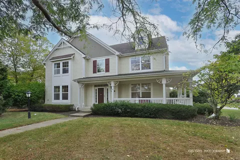 403 N White Deer Trl, Vernon Hills, IL 60061